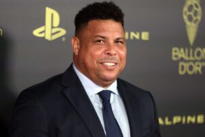 Ronaldo Say Xỉn, Cần Người Dìu Ra Xe Tại Madrid