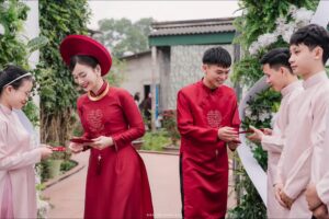 Hồ Văn Cường và Cô Dâu Nguyễn Linh: Khoảnh Khắc Hạnh Phúc Trong Lễ Ăn Hỏi